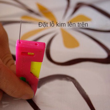 Dụng cụ hỗ trợ xỏ kim chỉ tự động