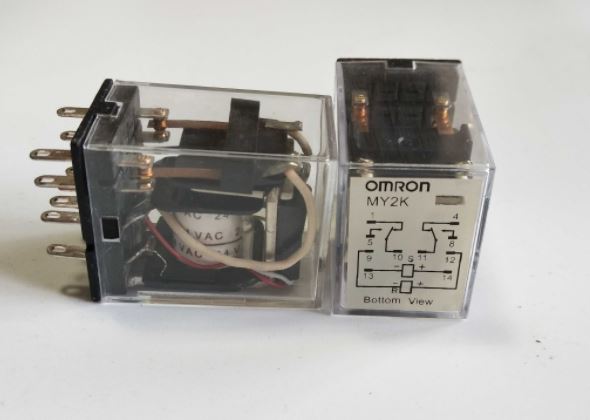 relay có 2 cuộn coil(cuôn dây từ) 24vdc