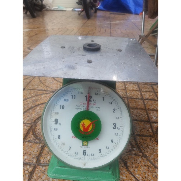 Nam châm tròn có lỗ và khối vuông đen (từ nhỏ đến lớn)