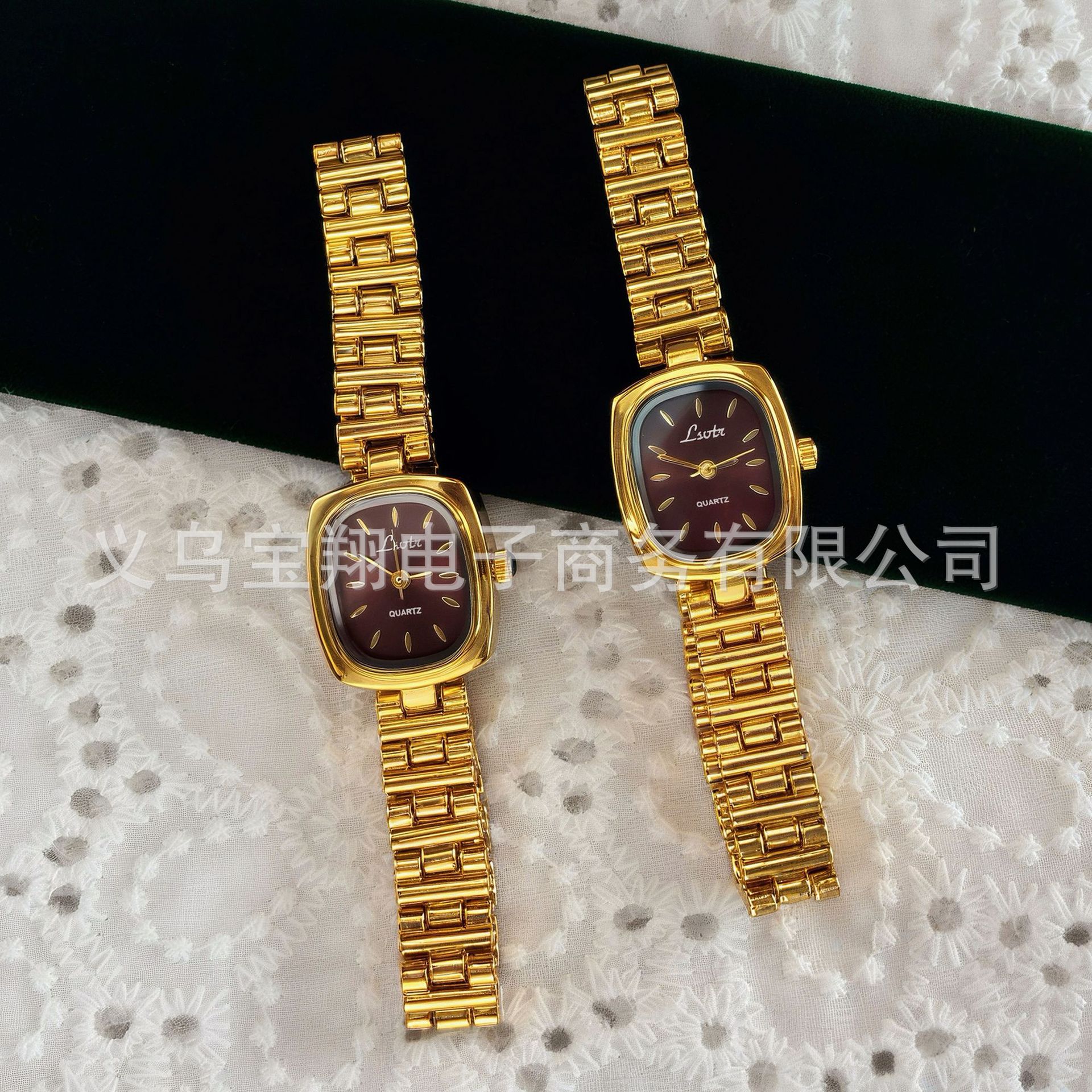 LSVTR%20Vintage%20Style%20Light%20Luxury%20Gold%20Cube%20Sugar%20Watch%20for%20Women%20-%20New%20Arrival%20Exquisite%20Niche%20Watch%20-%20Image%203
