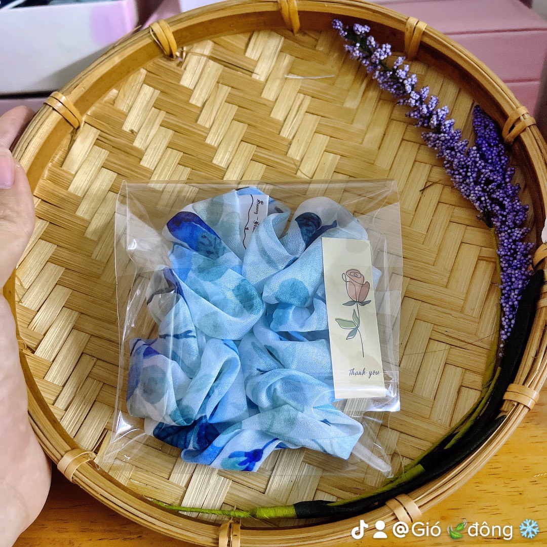 Scrunchies- đồ cột tóc chất tơ ánh hoa Hồng xanh
