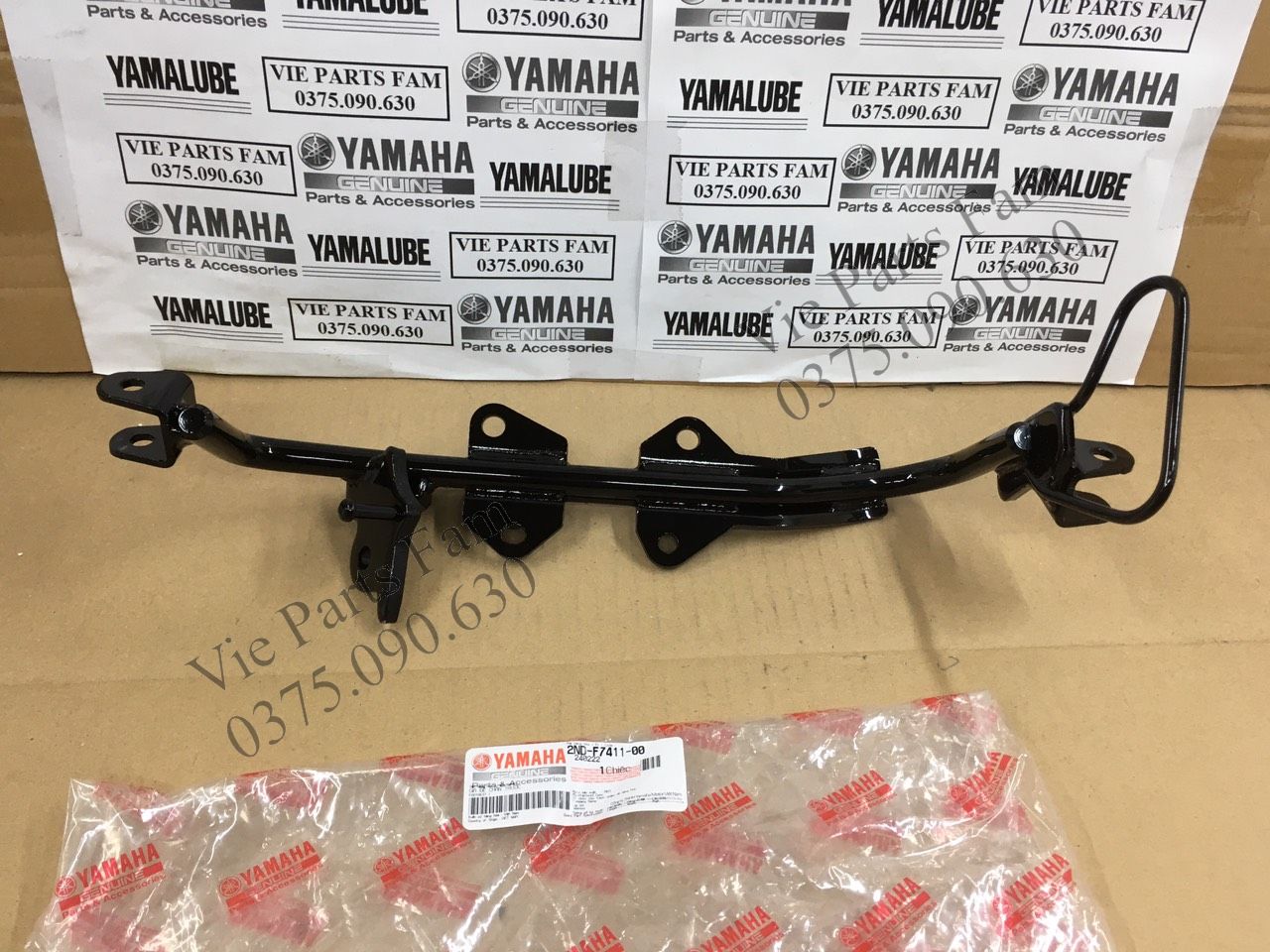 Gác chân giữa Exciter 150 chính hiệu Yamaha Motor VN