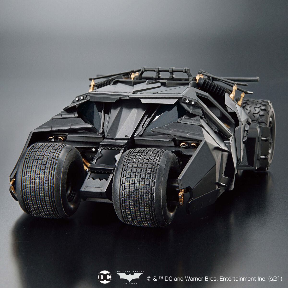 [7-11/12 VOUCHER 8%]Mô Hình Bandai 1/35 Batmobile (Batman Begins Ver) - DC Universe [MKB]