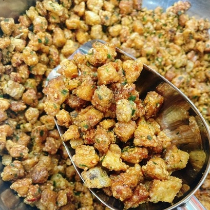 1 KG - Tóp mỡ liền da sốt mắm hành đậm đà
