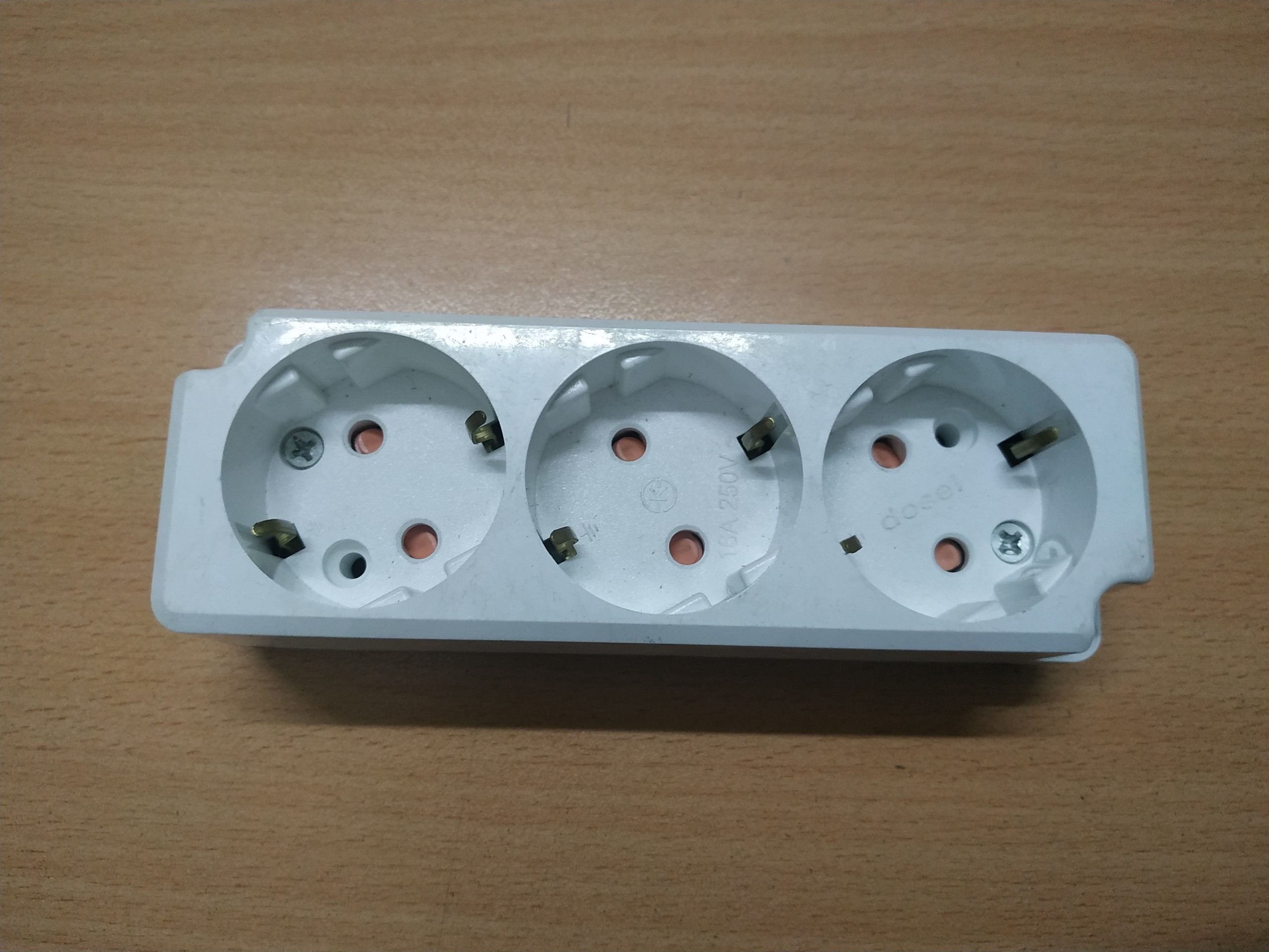 Ổ cắm điện Hàn Quốc Dosel 3 lỗ DC1212
