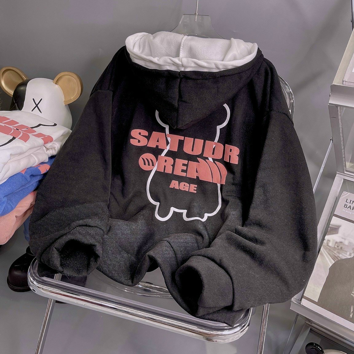 Áo khoác Nỉ Hoodie From Rộng Họa Tiết Gấu Chữ SATUDR RED dày dặn form xinh ( Nón 2 Lớp ) TP999