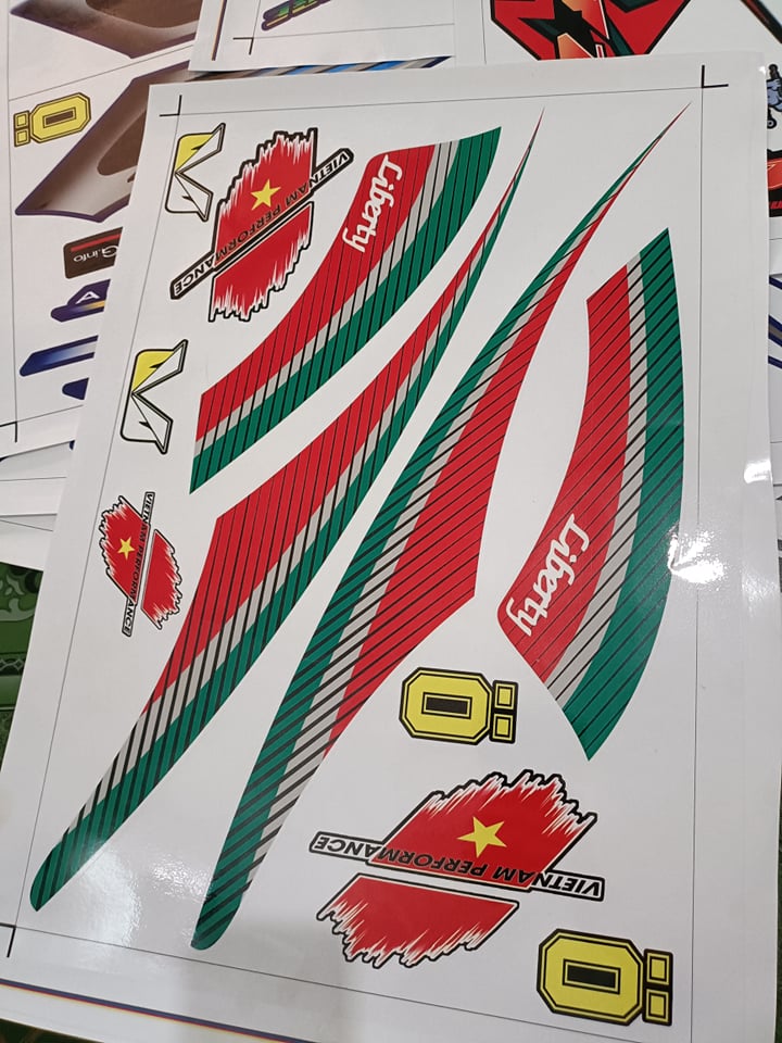 Tem rời liberty xanh đỏ xe trắng