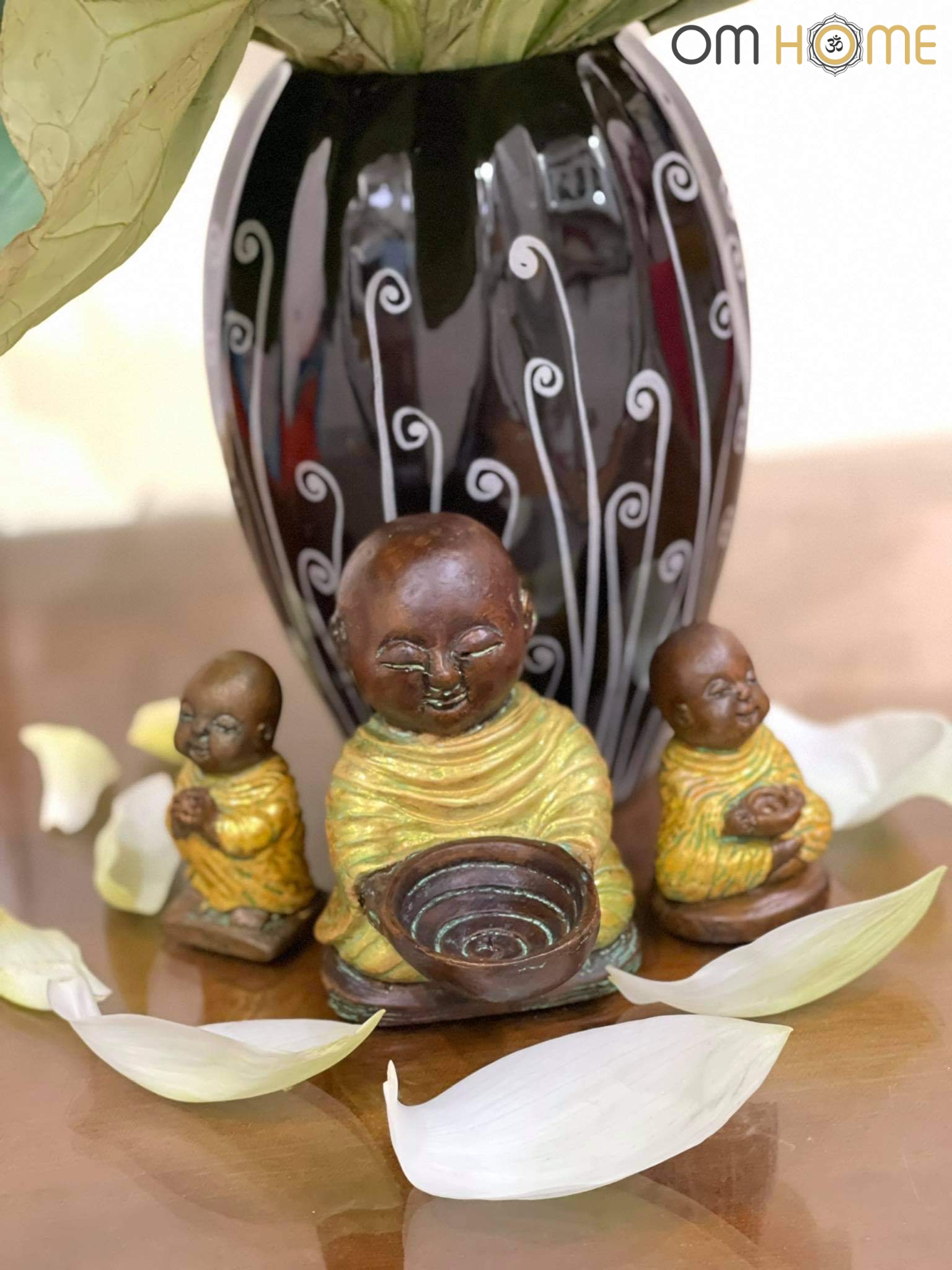 Tượng Chú Tiểu Ngồi Om Home