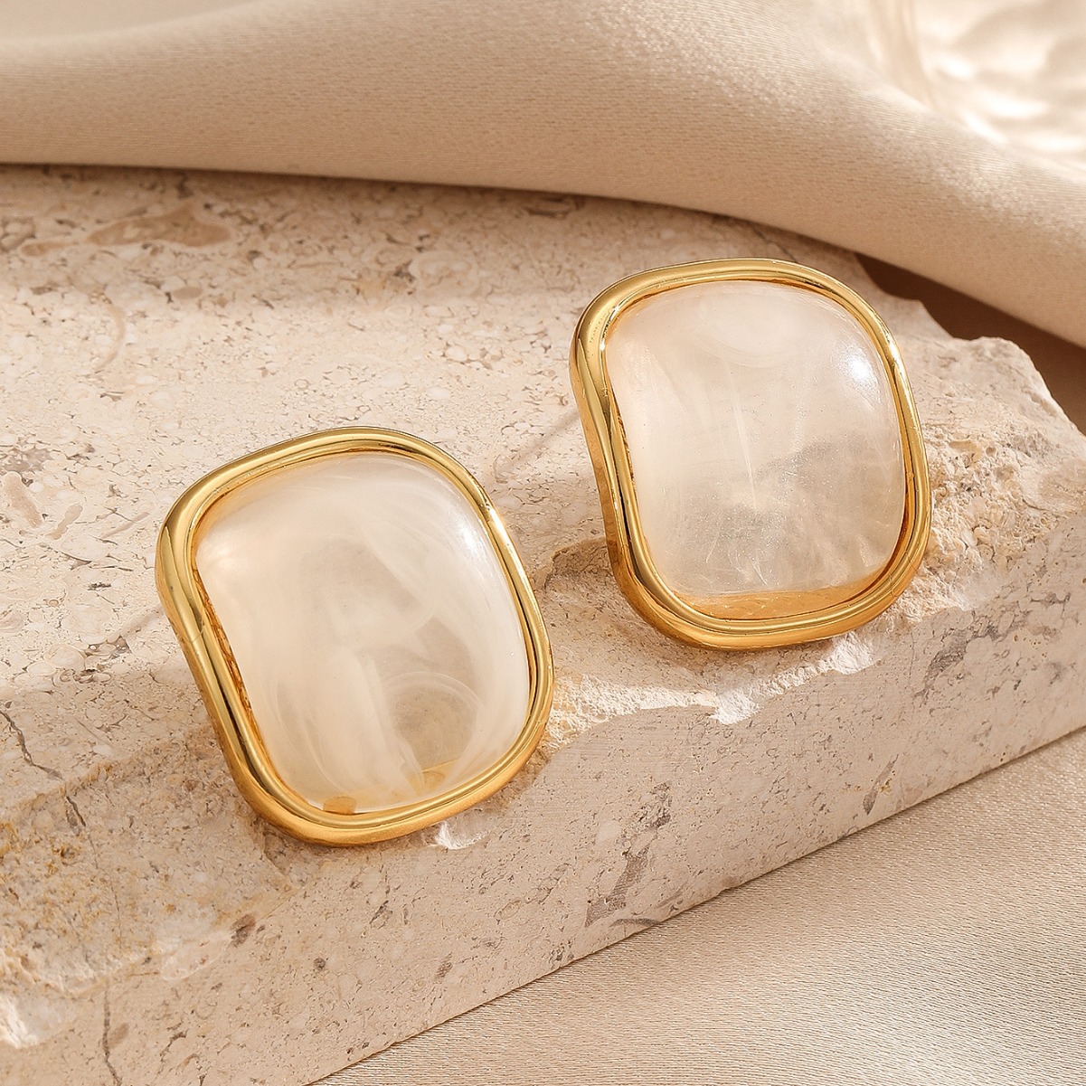 %E3%80%90Top%20Picks%E3%80%91Summer%20New%20Resin%20Color%20Y2K%20Earrings%20for%20Men%20and%20Women%20Square%20Sweet%20Party%20Concert%20Wear%20Earrings%20-%20Image%203