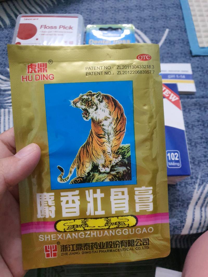Bịch Cao Dán Con Cọp ( Cao Tráng Cốt Chỉ Thống Xạ Hương ) Chăm Sóc Chấn Thương