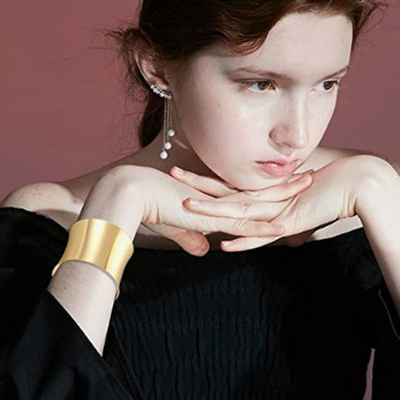 %E3%80%90Prices%20are%20low-%20Now%20don't%20beslow%E3%80%91Exaggerated%20Wide%20Opening%20Bracelet%20Mirror%20high%20Fashion%20Style%20All-match%20Glossy%20Bracelet%20for%20Women%20-%20Image%204
