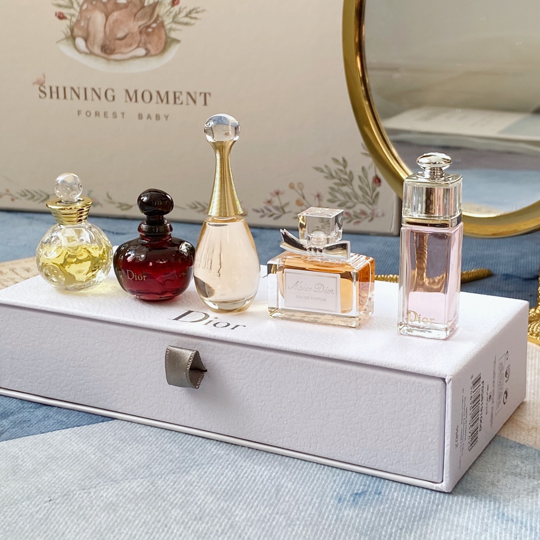 Dior Les Parfums Gift Set (5 x 5ml) for Women Dolce Vita (EDT) Miss Dior  (EDP) Jadore (EDP) Hypnotic Poison (ES) Dior Addict (EDT) Lazada Singapore
