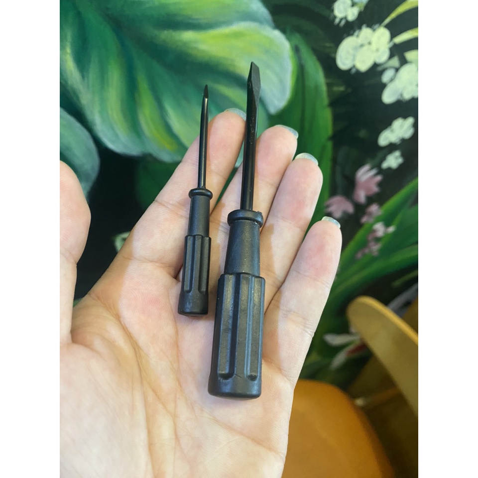 Tô vít 2 cạnh máy may ( tô vít me đen bé 8,5 cm và 13 cm)