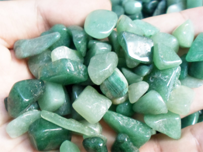 1kg Đá Thạch Anh Vụn ngũ sắc. Có tác dụng mang lại sức khỏe cho gia đình, may mắn trong công việc và hòa hợp giữa các cặp vợ chồng.