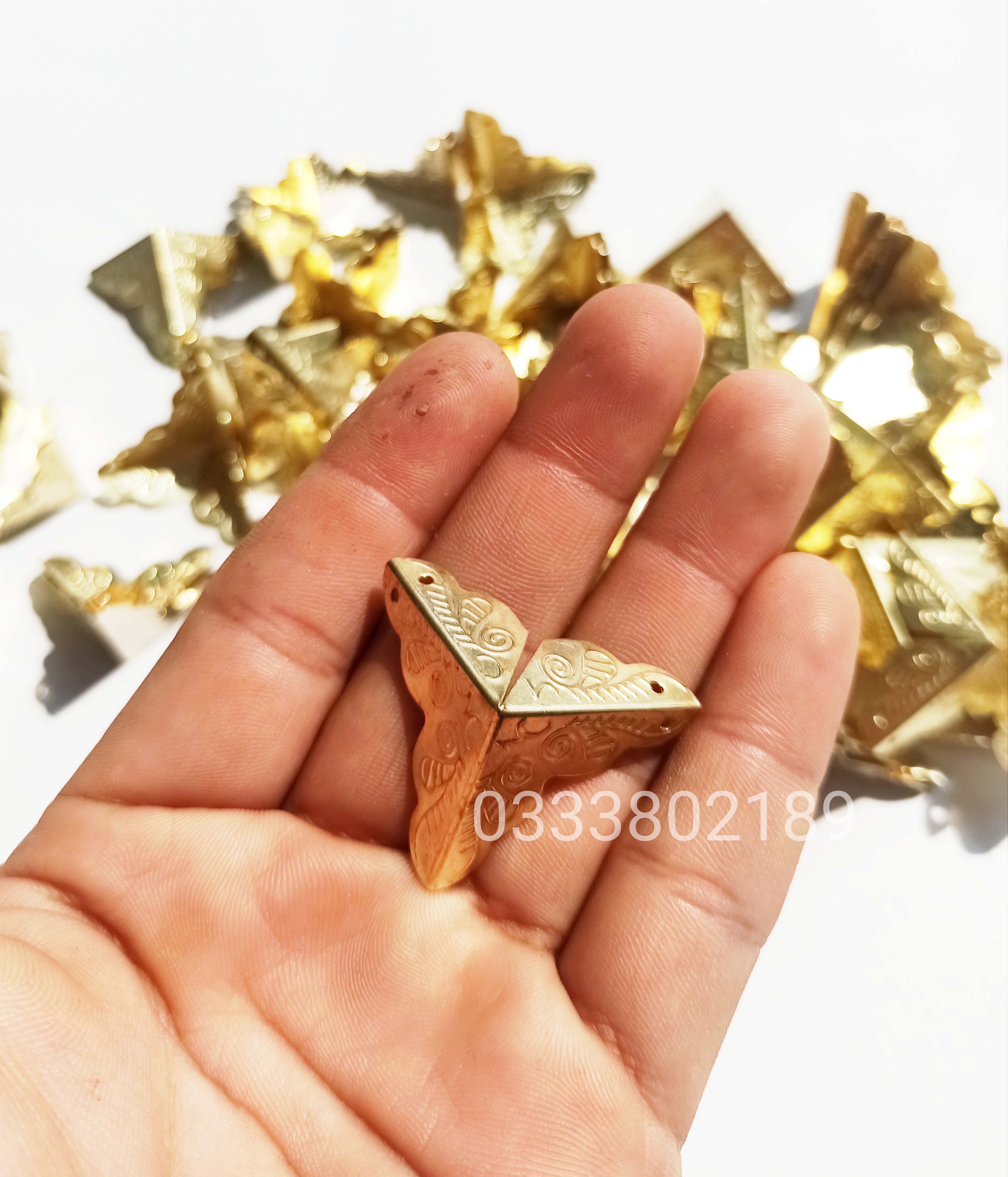 Ốp góc hộp vuông 25mm( kèm đinh)