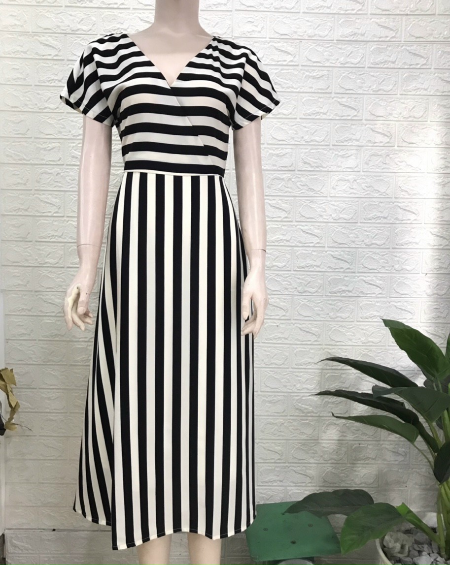 ĐẦM MAXI SỌC CÁCH ĐIỆU CỔ V