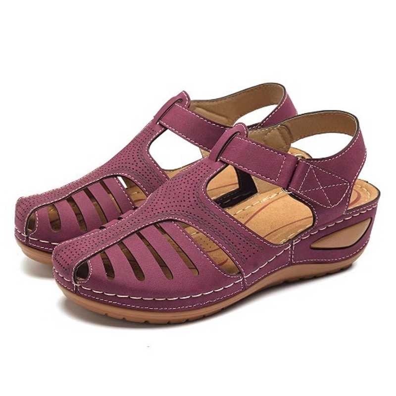 Giày sandals đế bằng kiểu retro