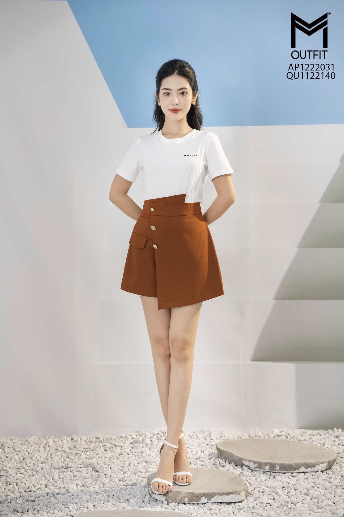Quần short giả váy, cạp lệch