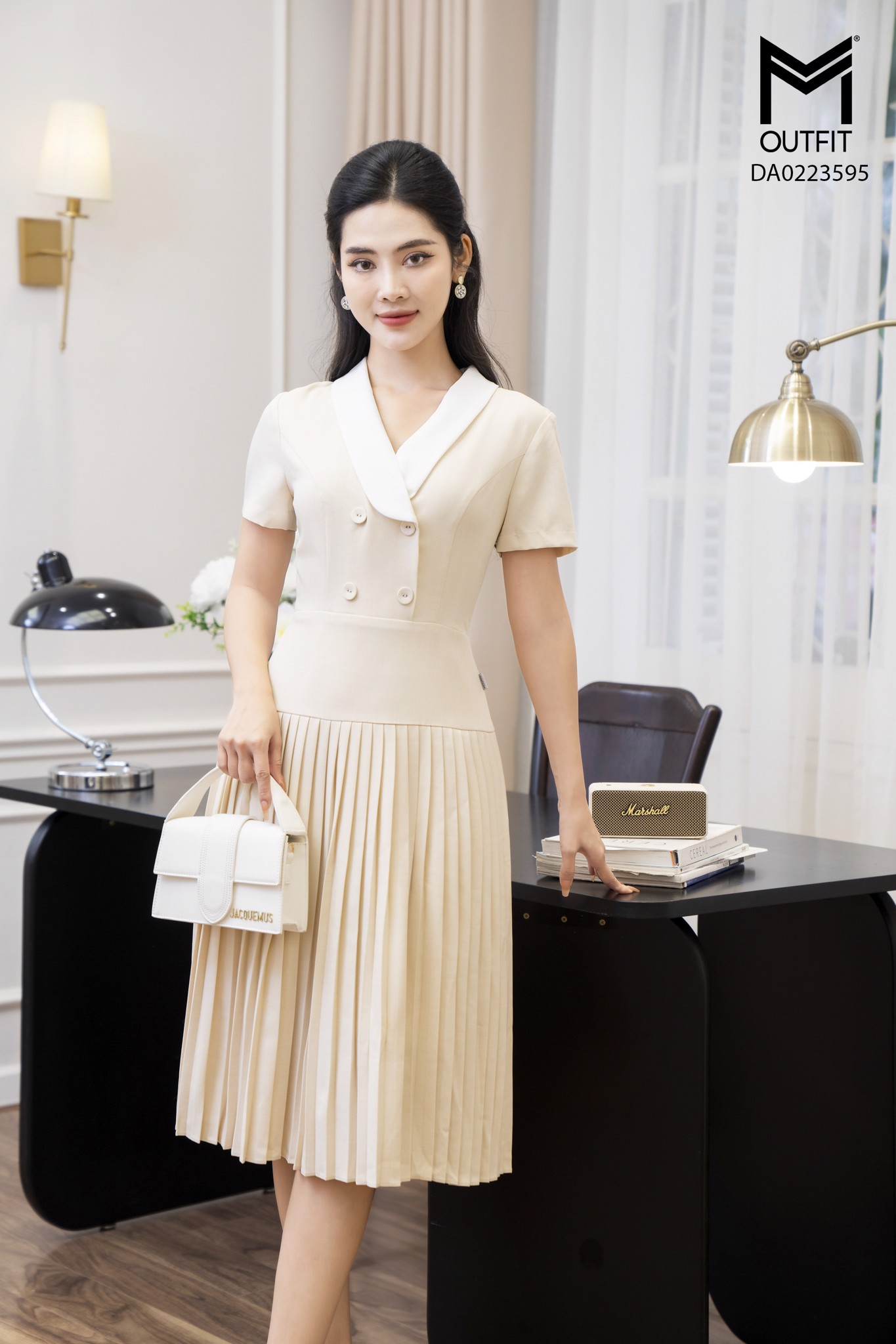 Đầm dáng xòe, phối cổ trắng, tùng dập ly