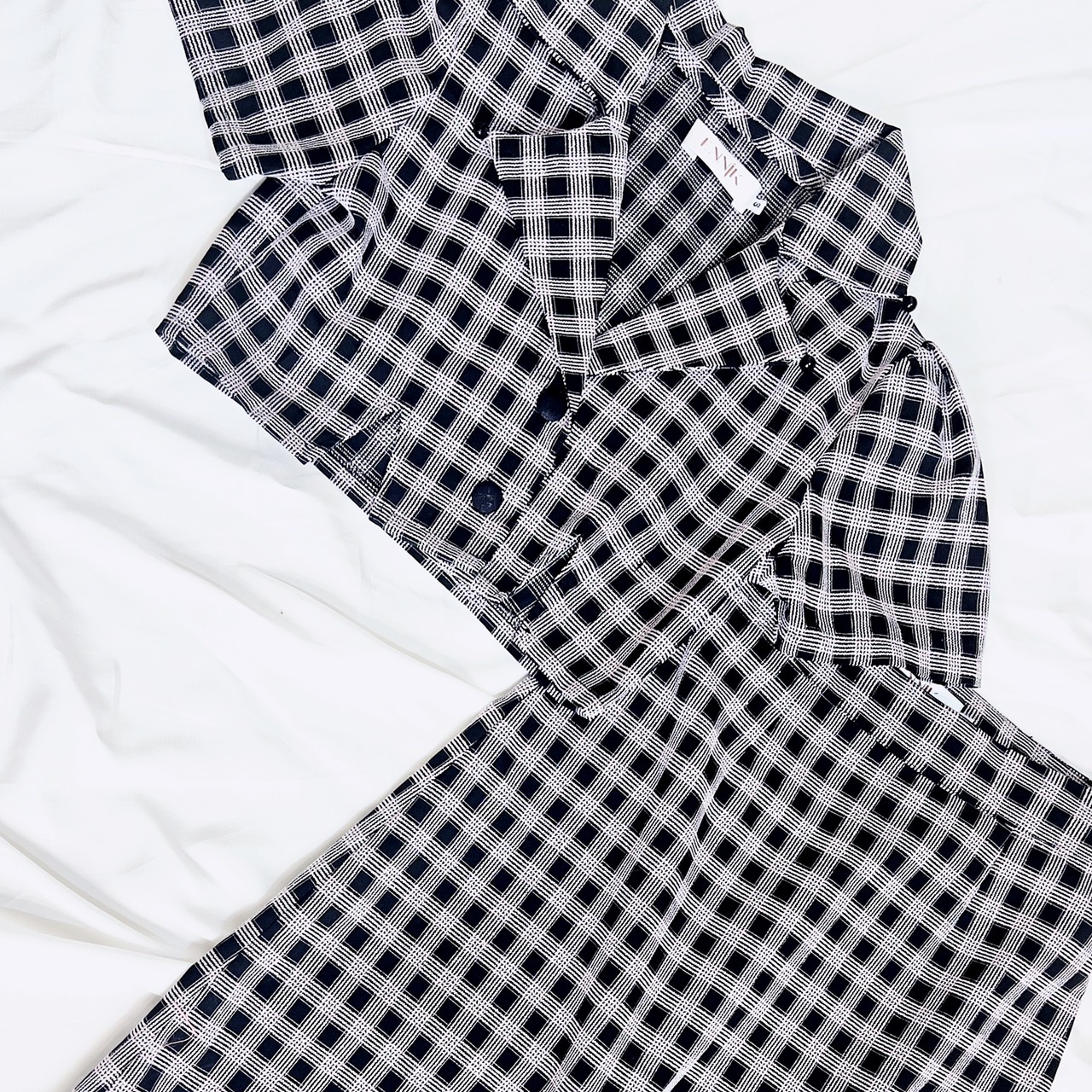Set vest nữ cut out caro dạo phố
