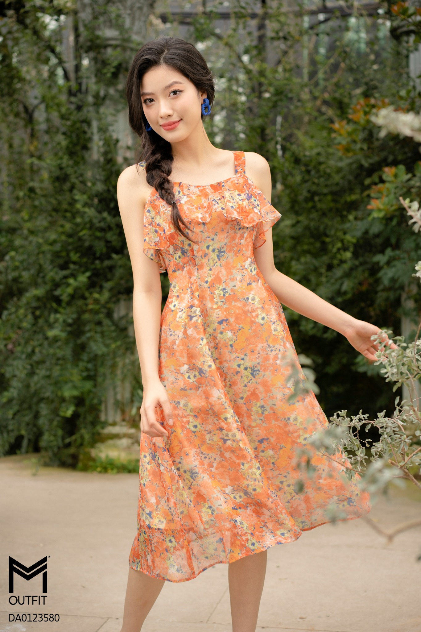 Đầm dáng xòe, hai dây, cổ bèo