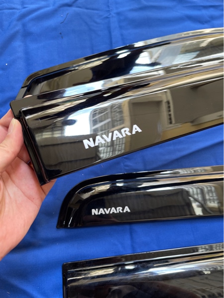 Vè che mưa Navara đen 15-22