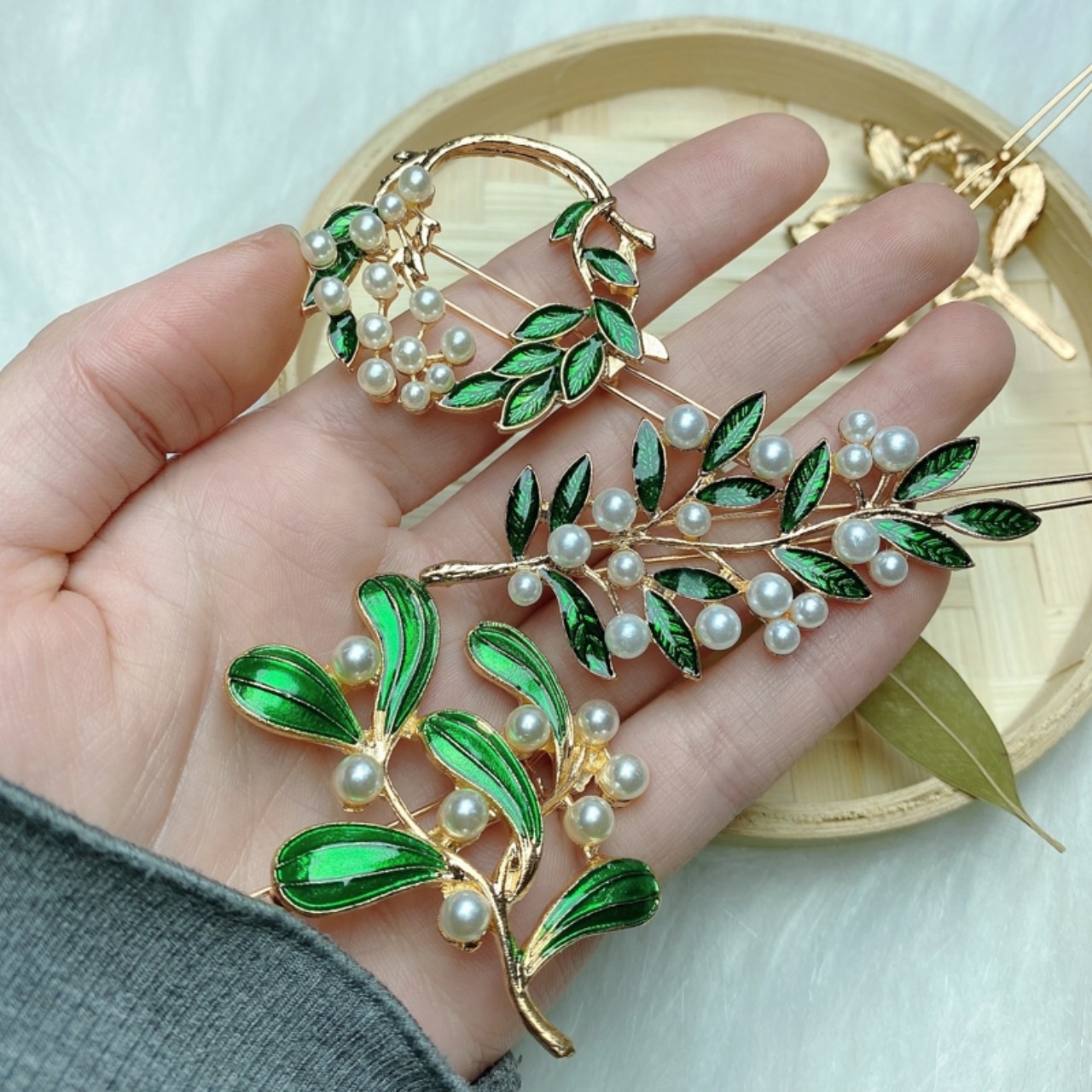 Kẹp Cành Lá Đính Hạt Trai