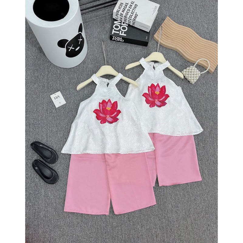 Set áo cổ yếm trắng Sen quần lụa hồng cho bé gái