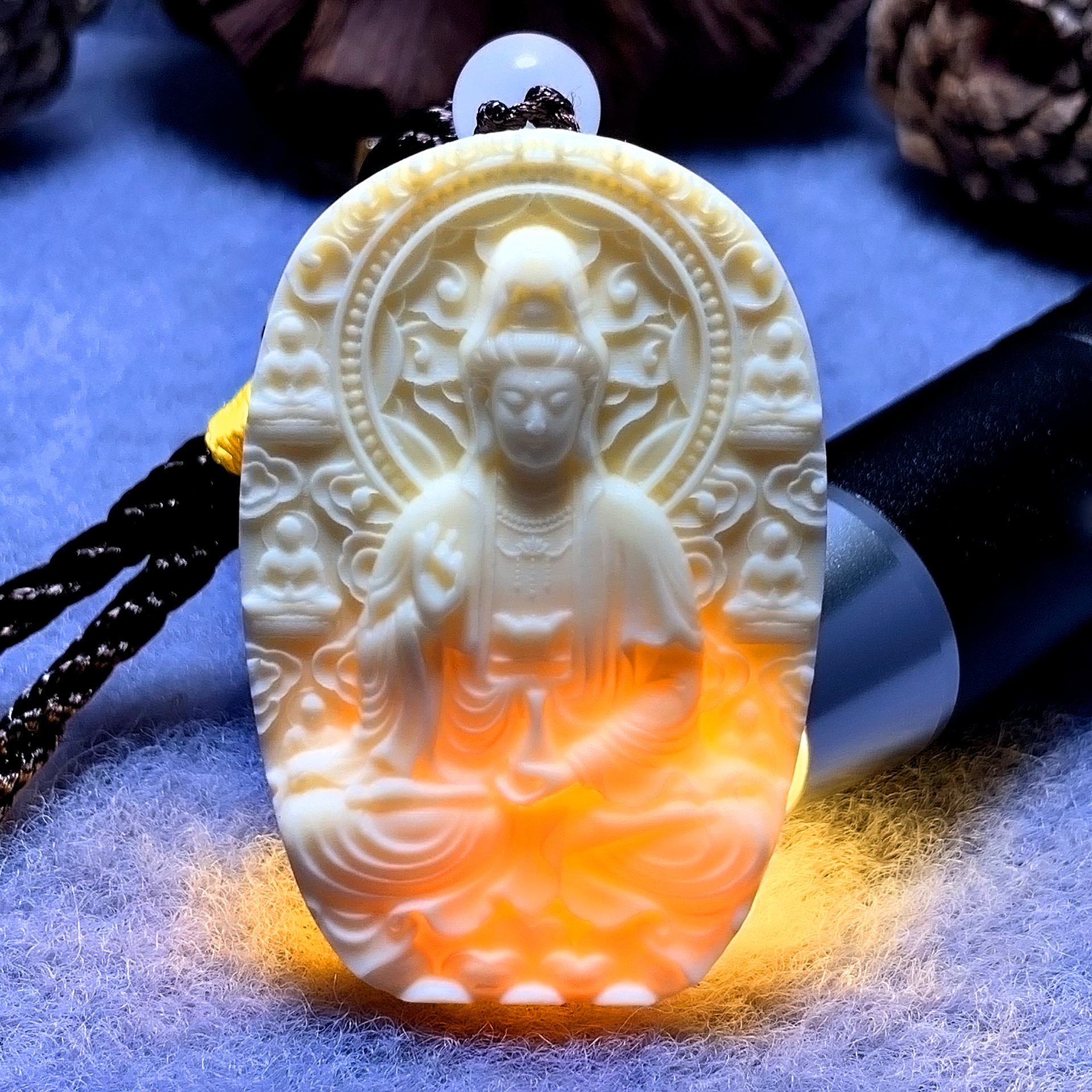 Dây chuyền Phật Quan Âm Bồ Tát bằng quả ngà trái dừa ngà -màu trắng ngà - thumbnail
