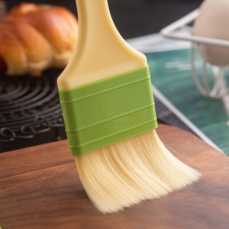 Cọ lông mịn quét mặt bánh