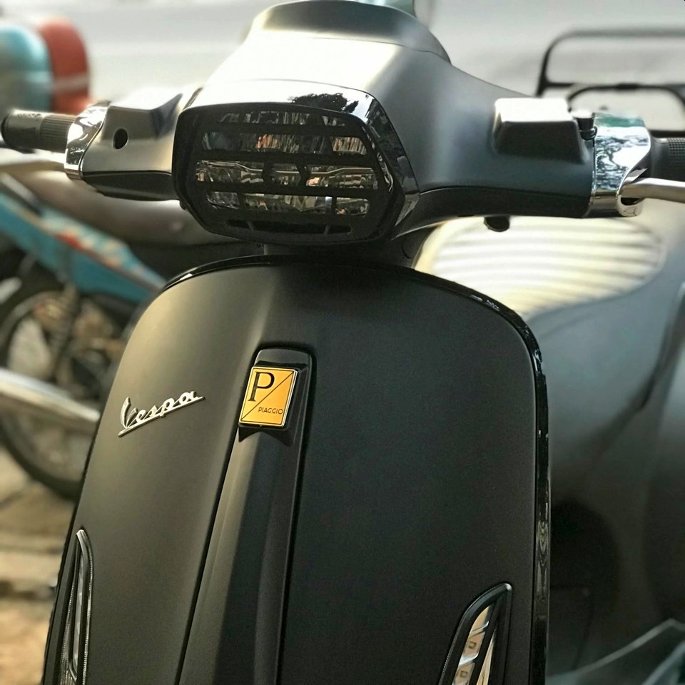 Logo Vespa dán mặt nạ đầy cái tính đầy đủ màu cho khách chọn lựa