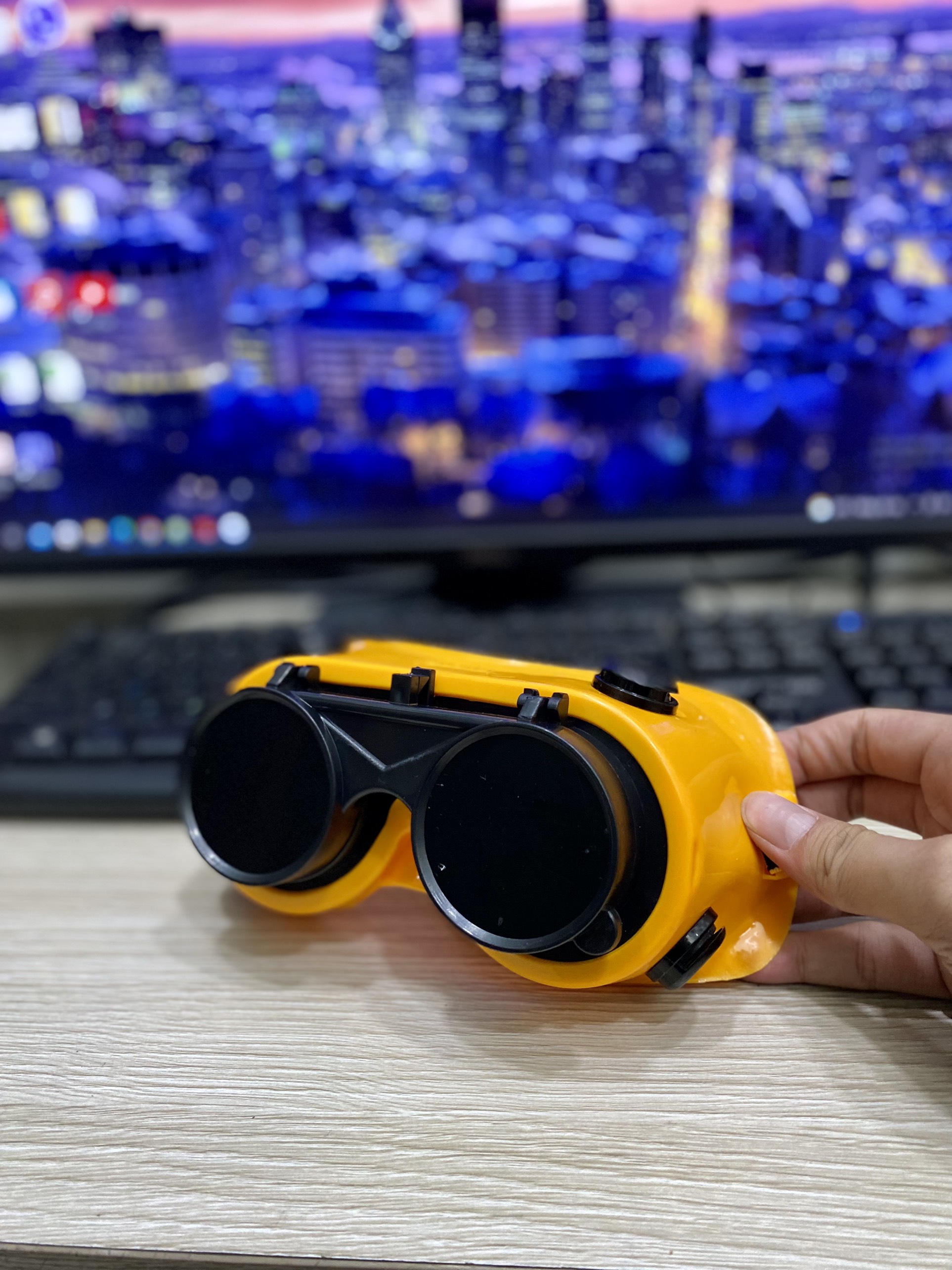Kính bảo hộ 2 lớp INGCO HSGW01 (dùng để hàn)