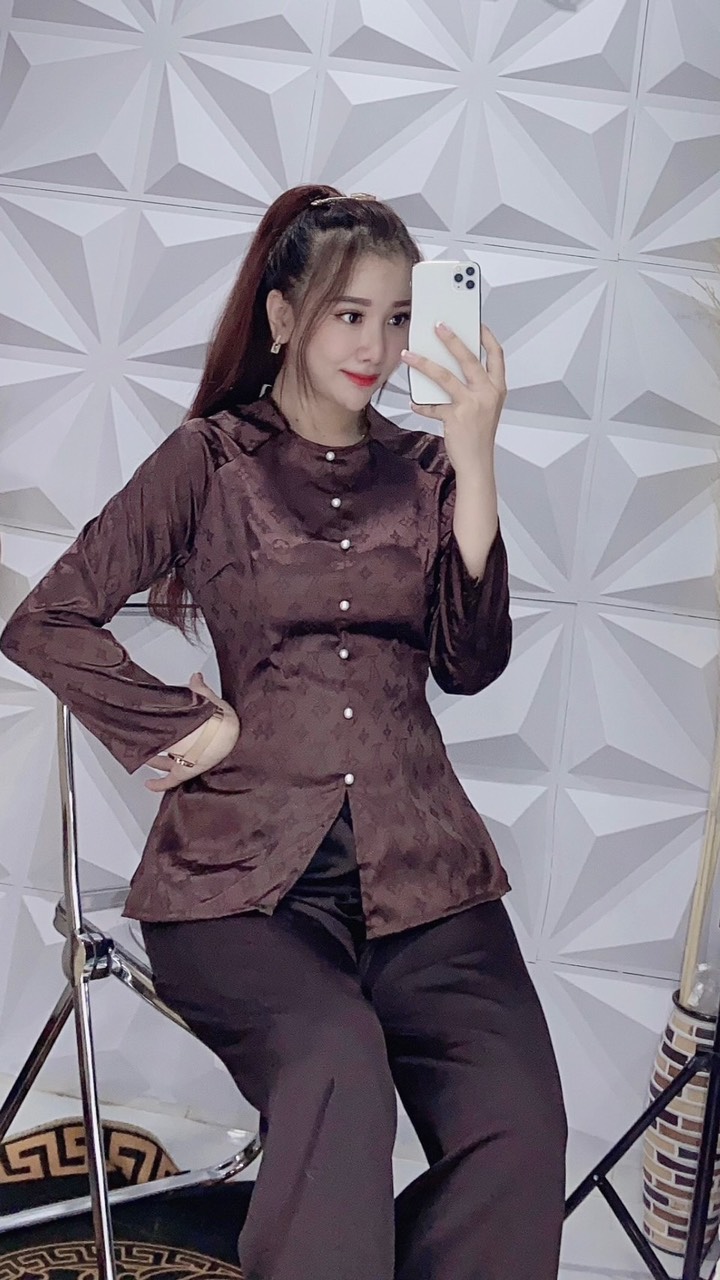 Áo bà ba gấm in chữ l.v