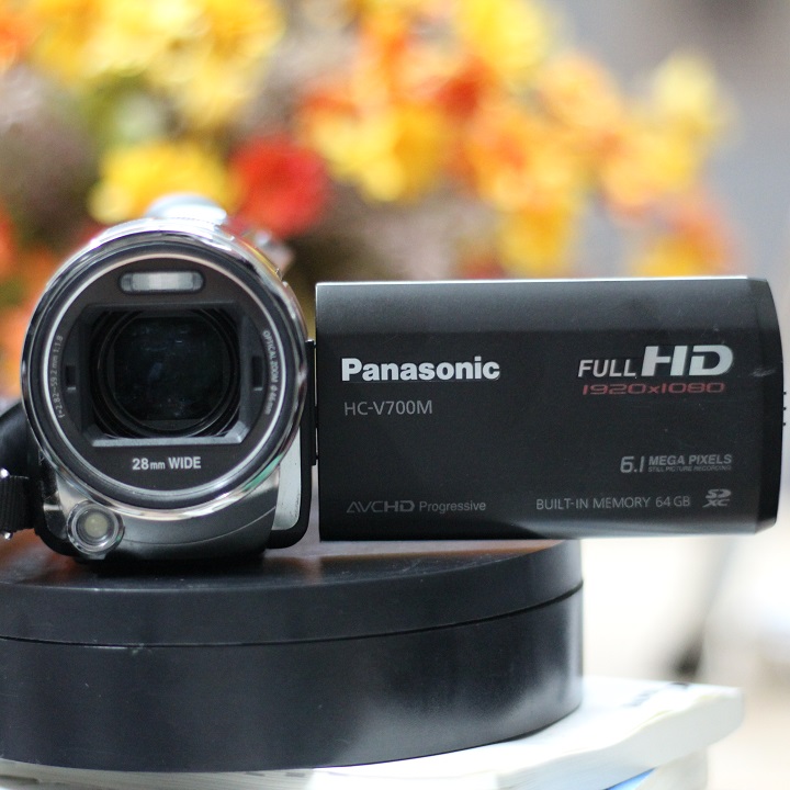 Máy quay phim Panasonic HC-V700M