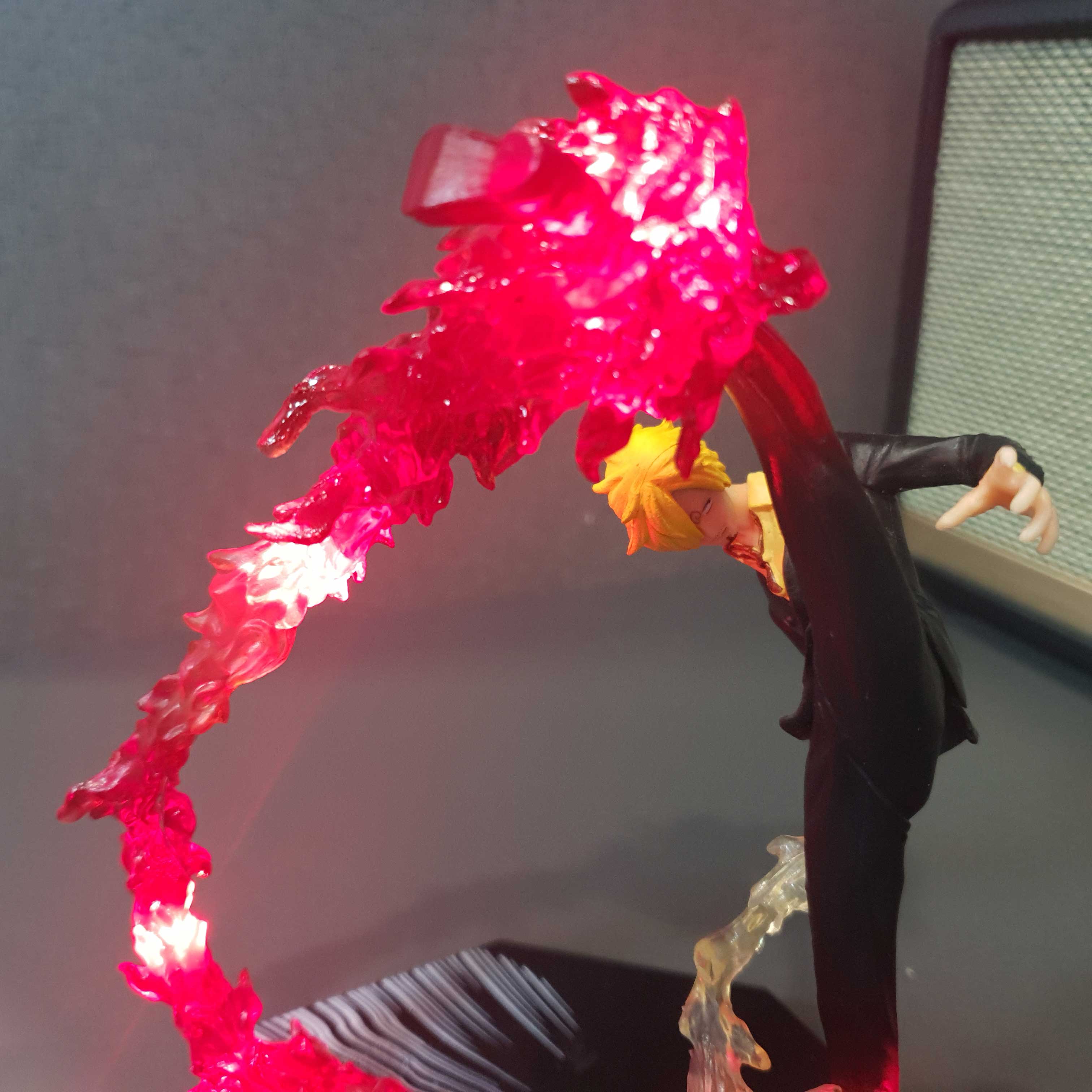 Mô hình Sanji đá lửa 17 cm - One Piece