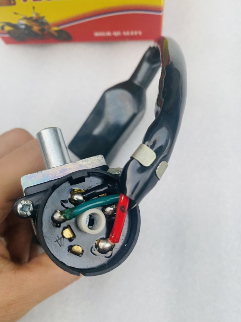 BỘ Ổ KHOÁ XE MAX 3 TRUNG QUỐC ( KHOÁ MÁY DƯỚI CỐP )
