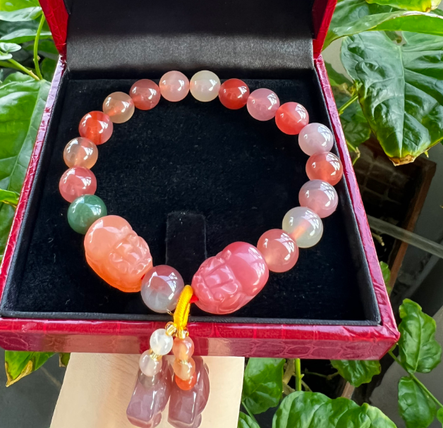 Vòng tay chuỗi đá mã não 10 Ly mix tì hưu mặt bàn chân,chuỗi phong thủy cao cấp.