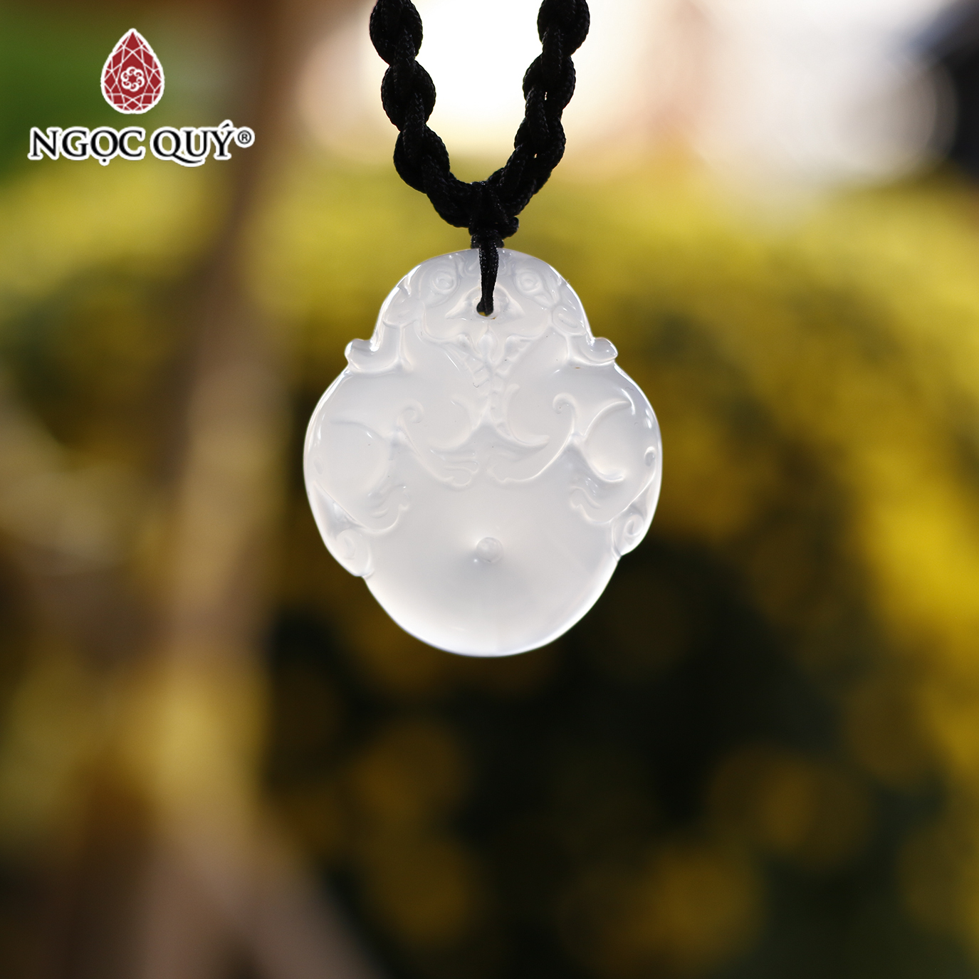 Mặt dây chuyền tỳ hưu cưỡi đá mã não trắng 3.7x3.2cm mệnh thủykim - Ngọc Quý Gemstones