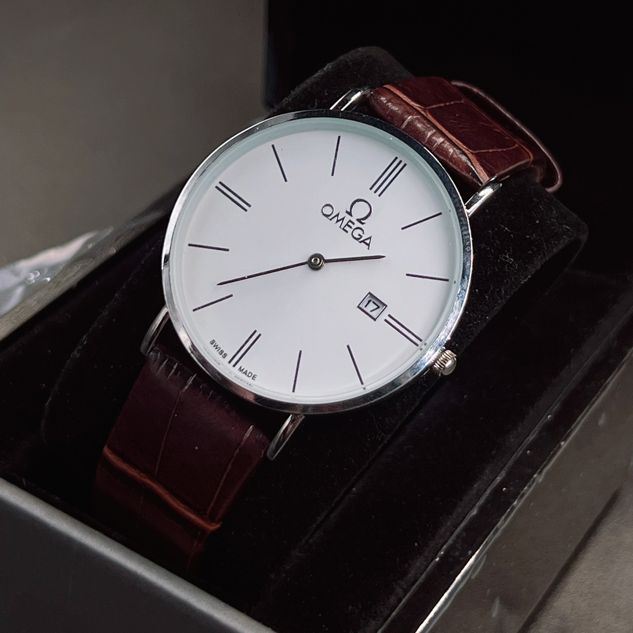 Watchtime นาฬิกายี่ห้อหรู โอเมก้า สายหนัง มีวันที่ แถมกล่องหนังแบบหรู  สีสายนาฬิกา 1
