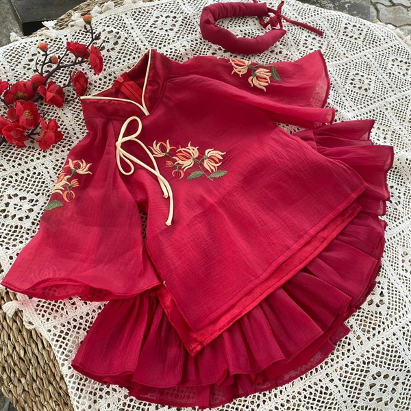 Set áo dài đỏ hoa thuê cho bé gái
