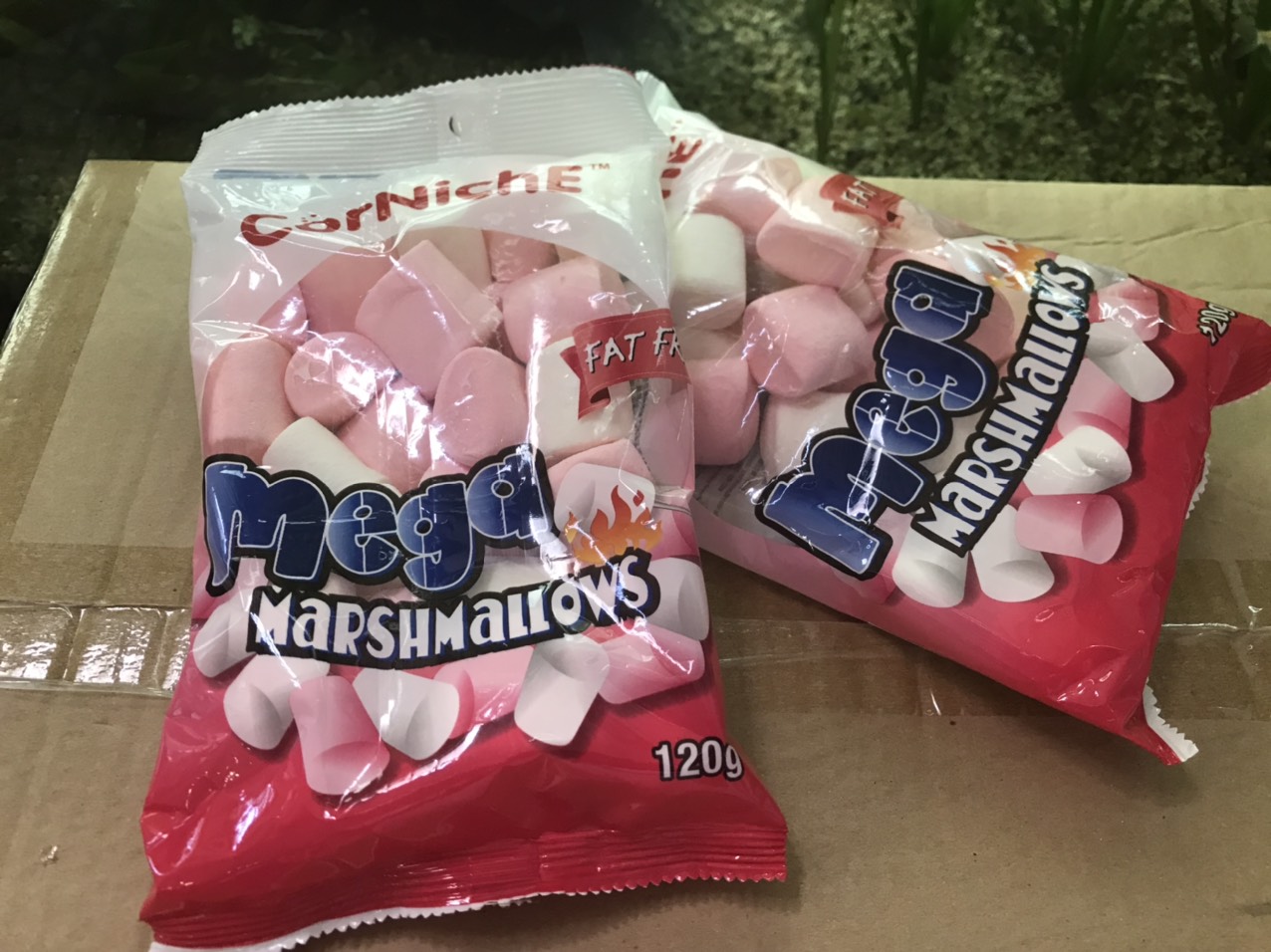 Kẹo Bông Gòn Dâu Corniche Mega Marshmallows (Gói 120g Hồng)
