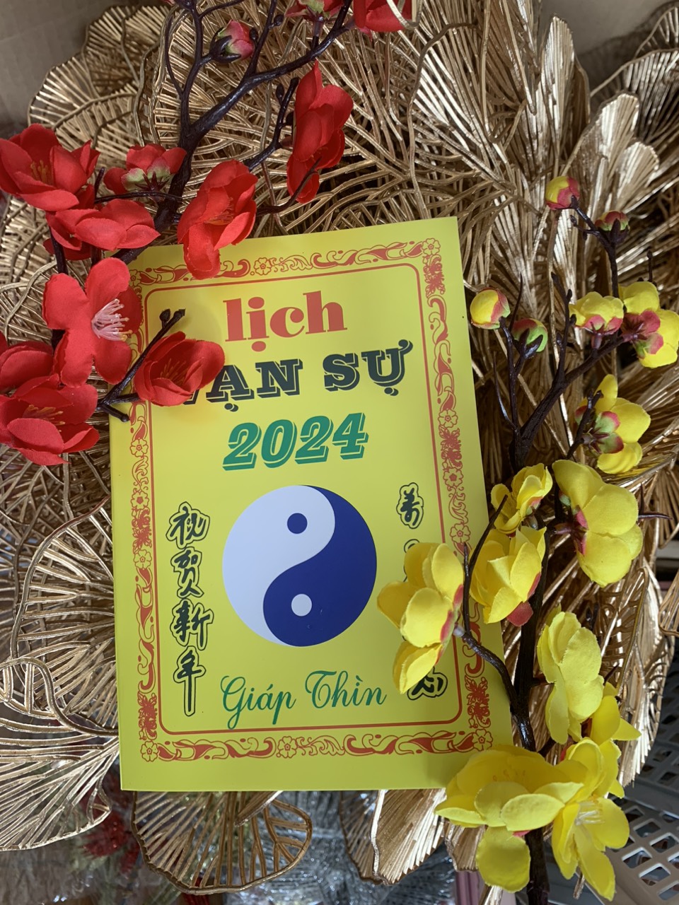 Lịch vạn sự vàng năm 2024 đồ trang trí tết, trang trí nhà năm mới