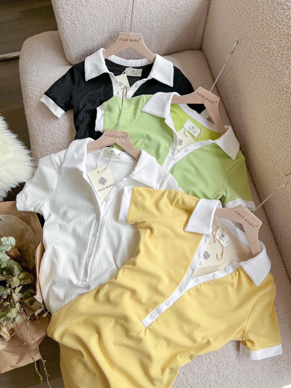 Đầm kiểu cổ sơ mi trụ phối nút chất vải xương cá.