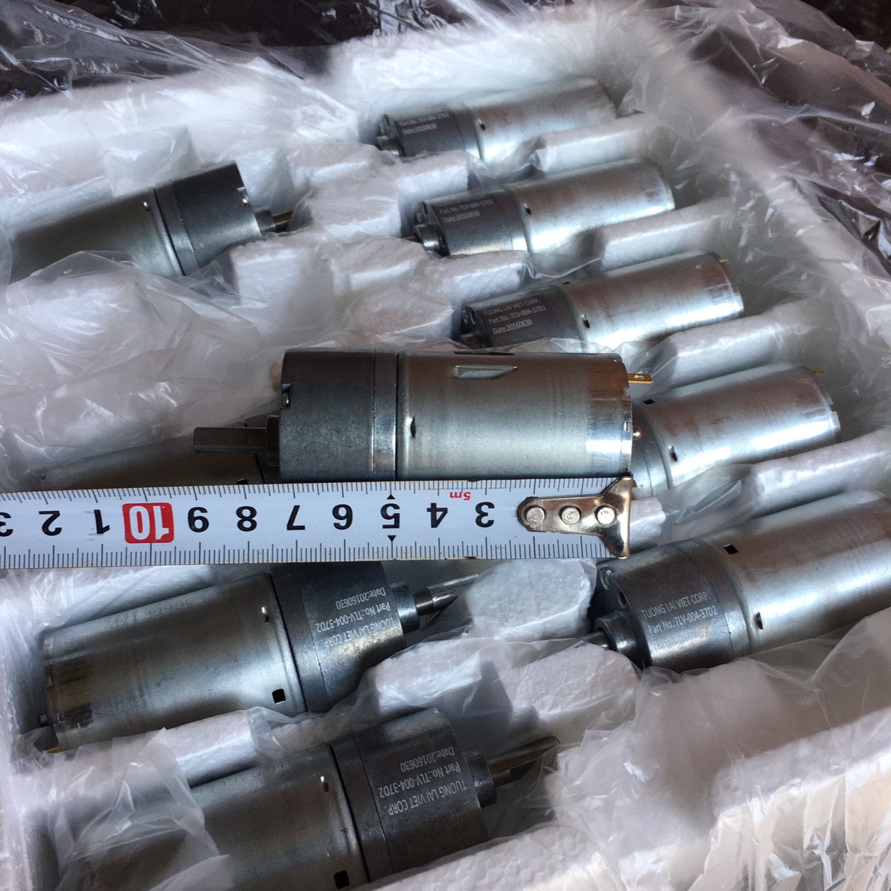 Motor giảm tốc 12V 60 vòng trên phút mới 100%