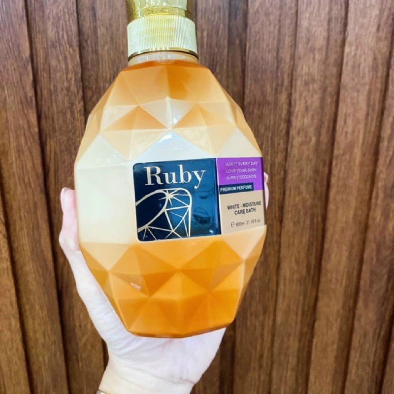 Sữa tắm Ruby chai 600ml cực kỳ thơm quyến rủ