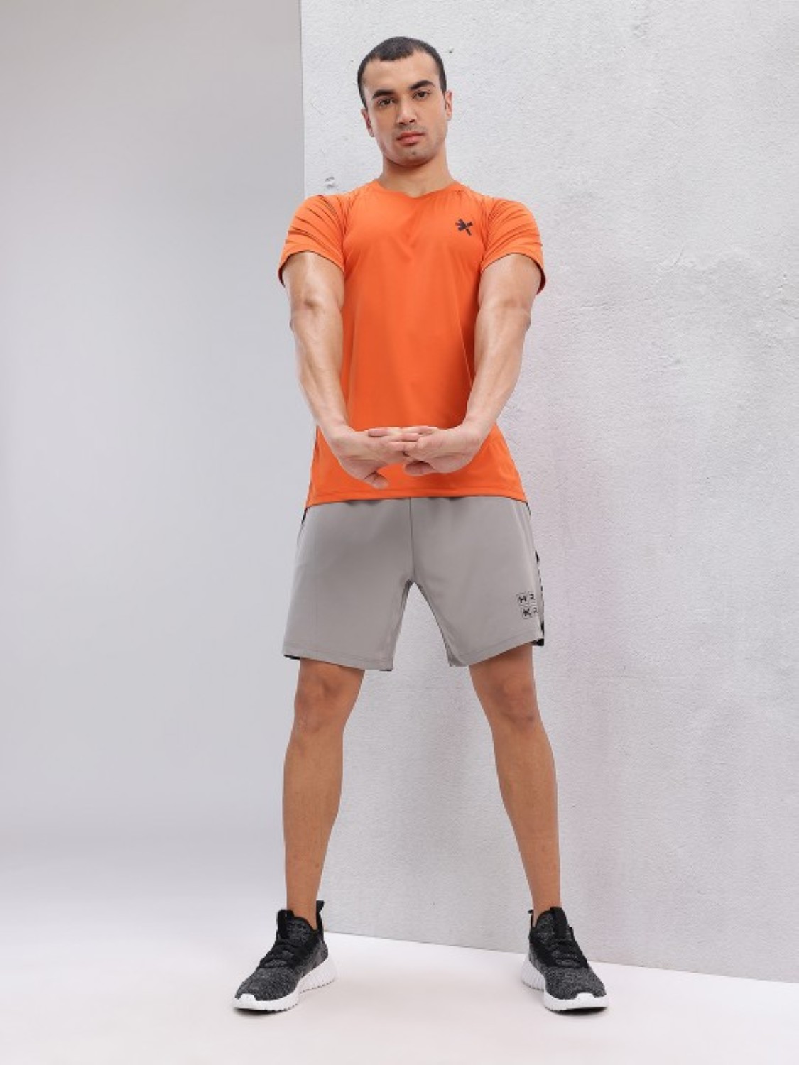 HRX%20by%20Hrithik%20Roshan%20Raglan%20Sleeve%20Training%20T-shirt%20For%20Men%20-%20Image%206