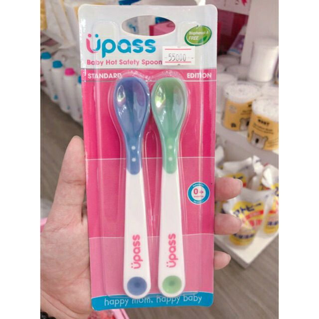 (Sản xuất tại Thái Lan) Vỉ 02 thìa ăn dặm an toàn nhiệt cho bé Upass UP3054N (Xanh lá cây + Hồng, Xanh dương + Xanh lá cây) UPS UP2025