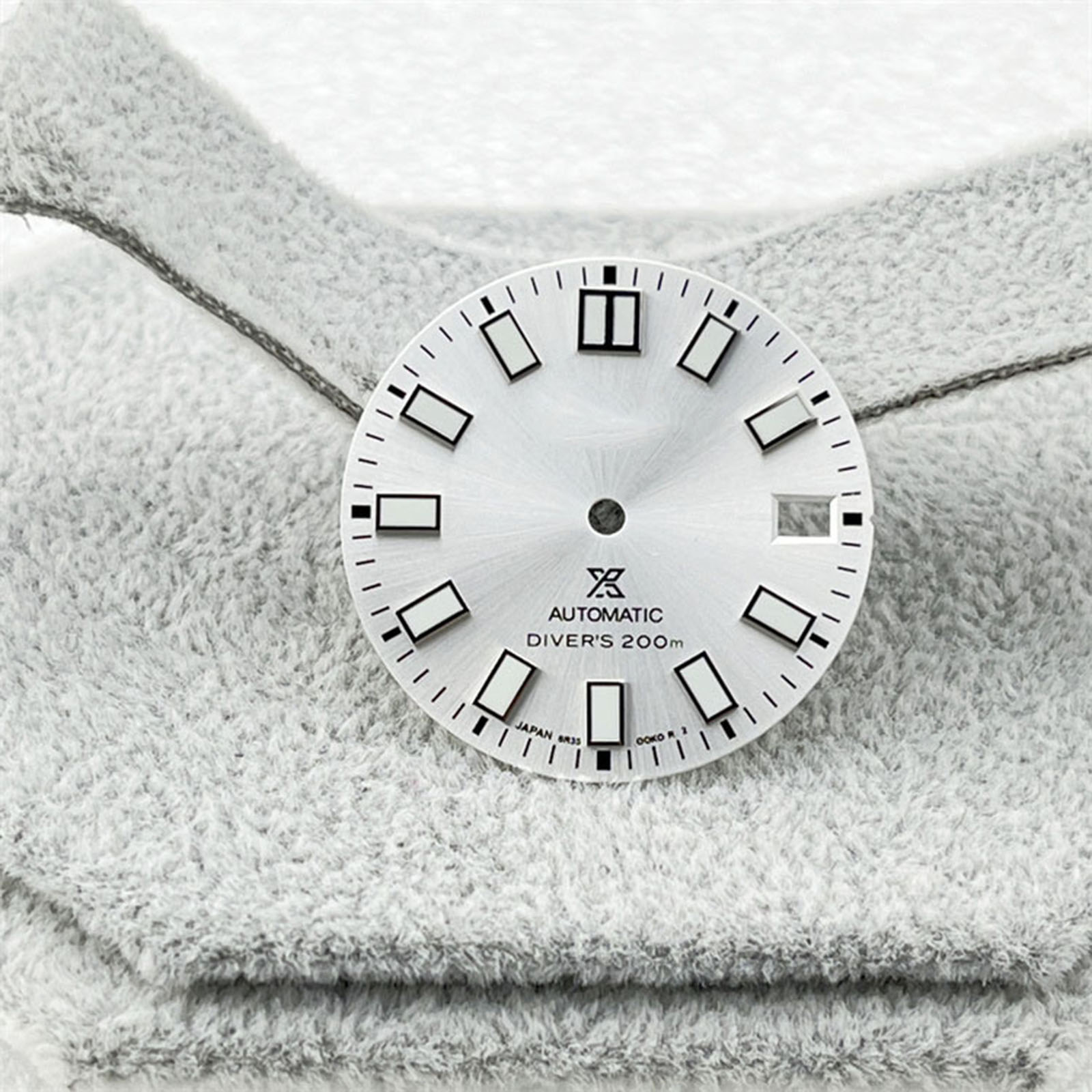 28.5mm watch dial 3/3.8 o'clock green luminous watch accessories for nh35/nh36 movement
