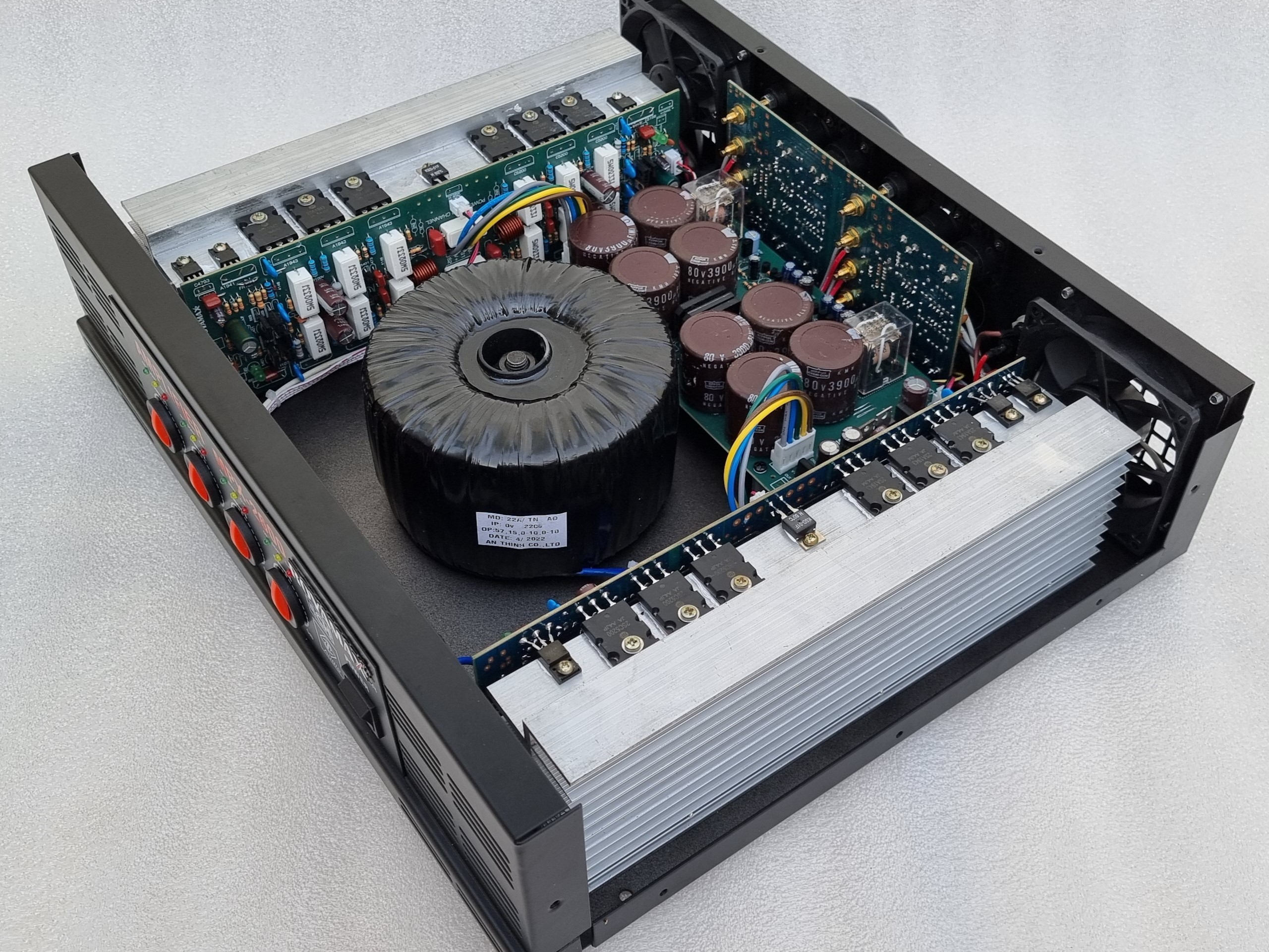 Cục đẩy 4 kênh MPX-2600 ROYAMAX
