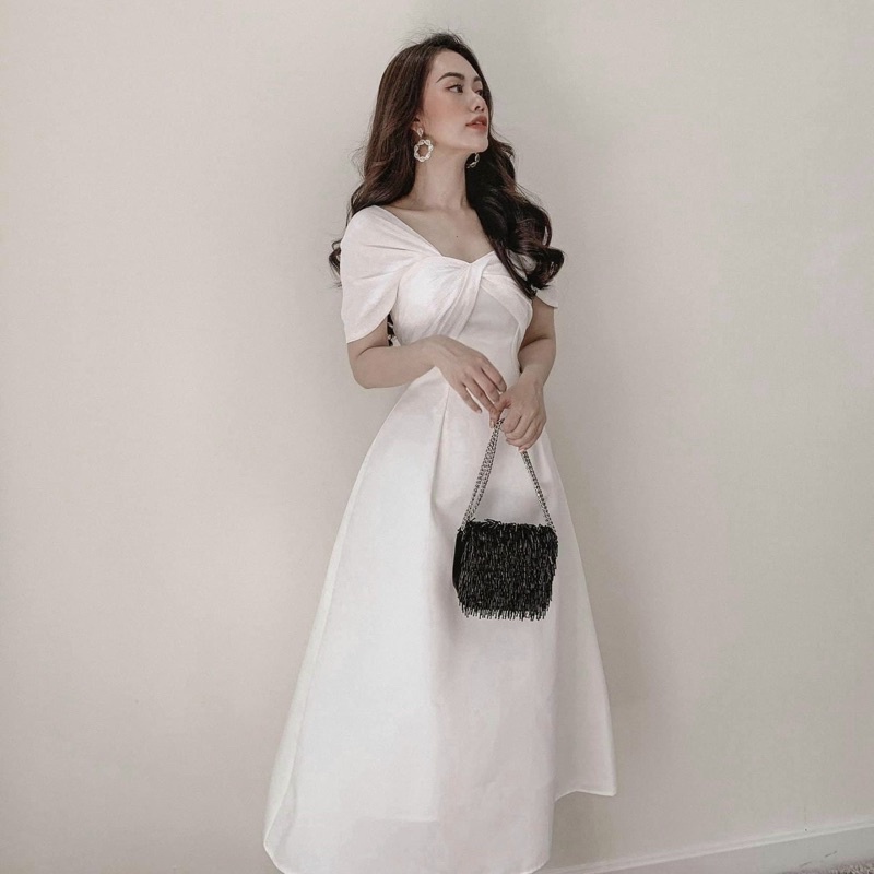 Đầm xoắn ngực tay xoè 2 màu